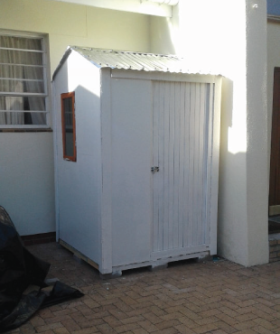 A classic wooden Wendy house by Kapstad Nutecs